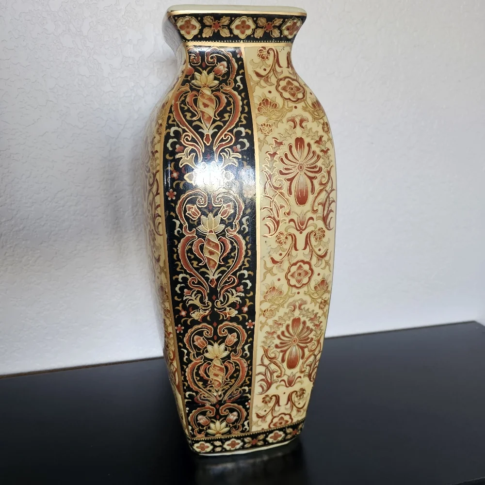 Black Gold Red Tapestry Porcelain Vase, 16